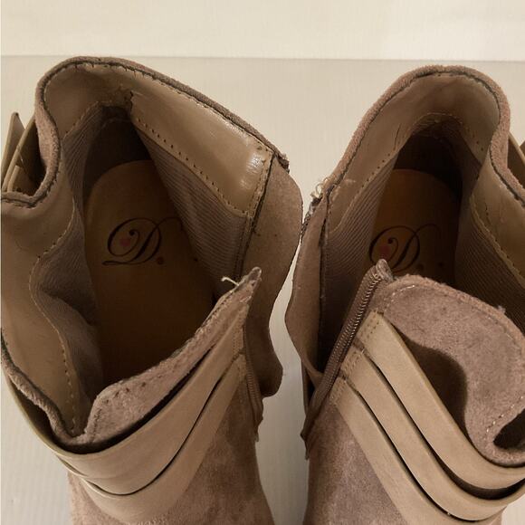 Heart in D Womens Brown Ankle Booties Chunky Block Heels Pointed Toe Size 7.5 - Picture 7 of 8